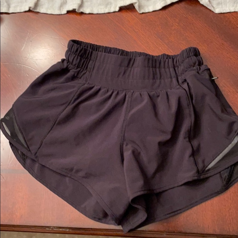 Lululemon Hotty Hot Short II 2.5”